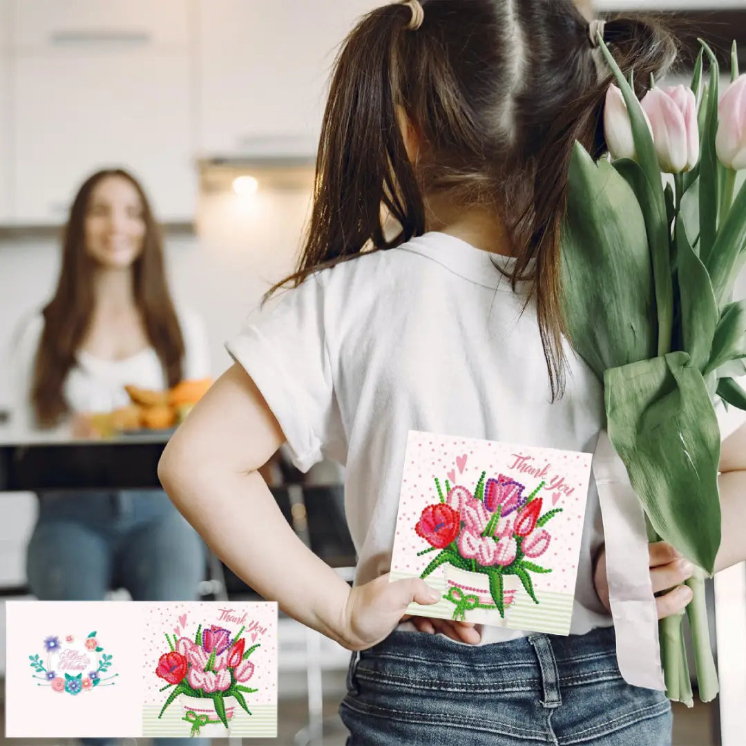 Jong meisje geeft een diamond painting 'Thank You' kaart met tulpen, als blijk van waardering, perfect voor moederdag of als bedankje.